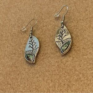 Beautiful pair of Boho earrings, BN!